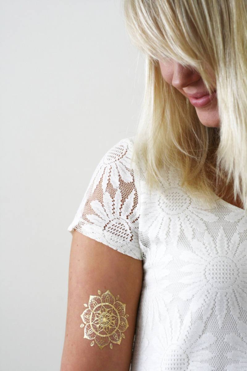 Gold Henna Mandala Temporäres Tattoo | Gold Henna-stil Boho Geschenk Festival Accessoire von Etsy - Tattoorary