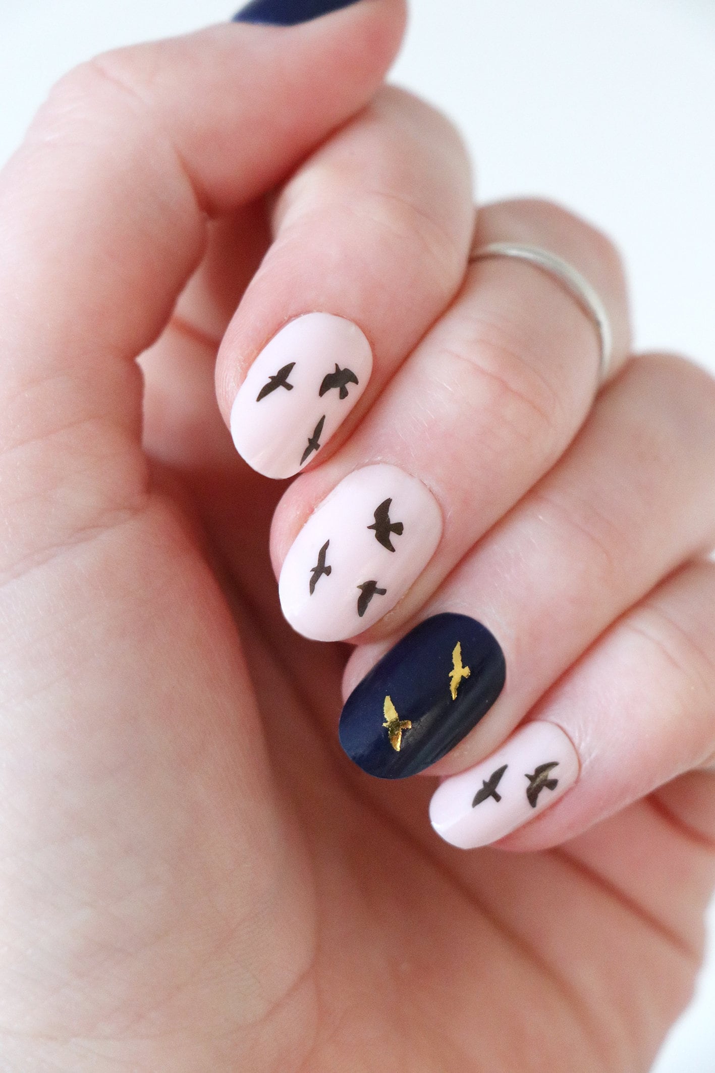 Gold Und Schwarz Fliegender Vogel Waterslide Nagel Abziehbilder | Trendige Nailart Leicht Anzubringen Geschenk Schönheit Selbstfürsorge von Etsy - Tattoorary