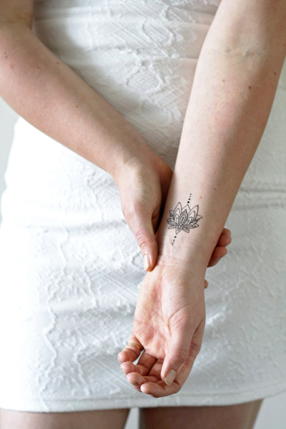 Kleiner Lotus Temporäres Tattoo | Boho Fake Geschenkidee Geschenk Schön von Etsy - Tattoorary