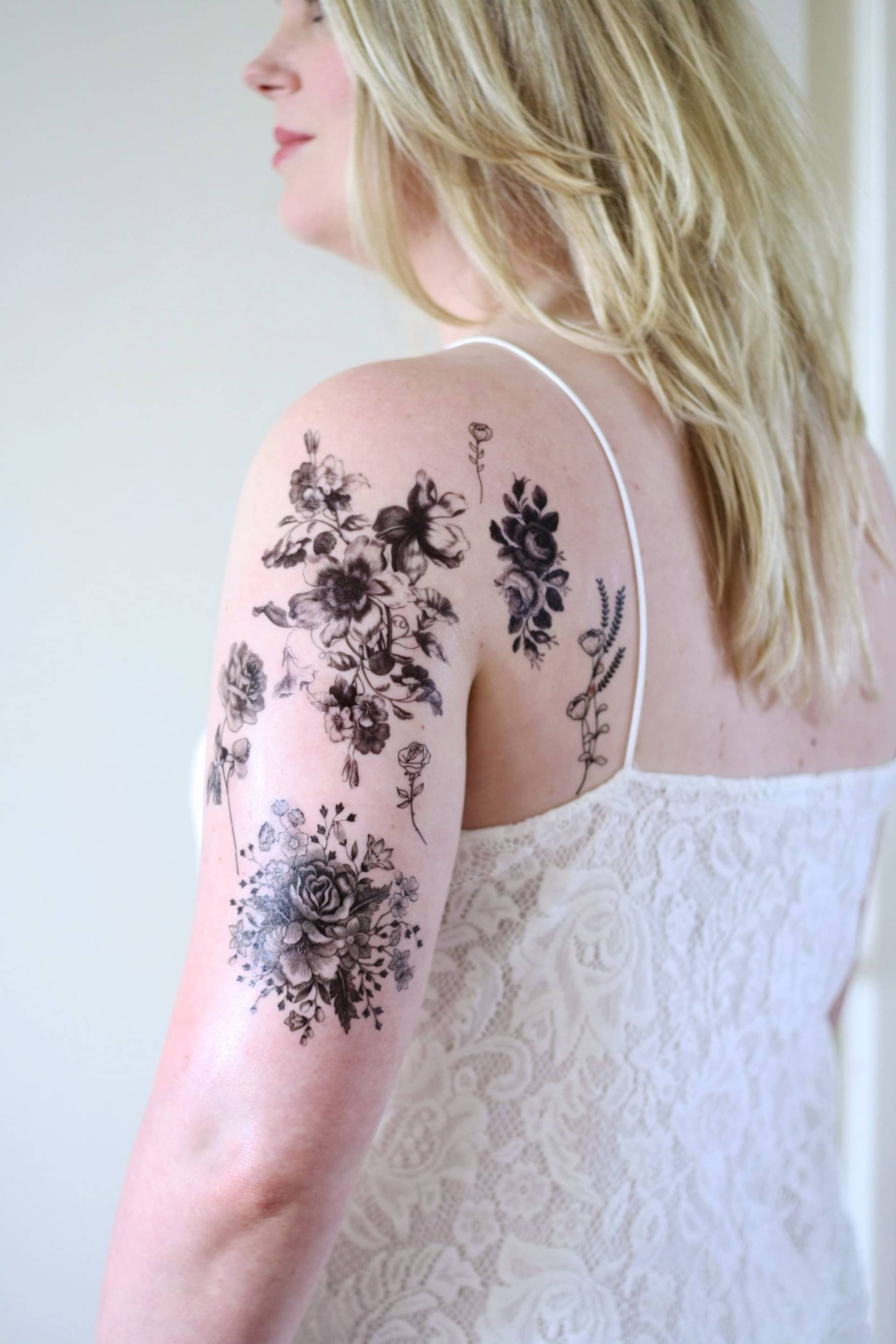 Schwarz-Weißes Florales Tattoo-Set | Vintage Blumen Temporäre Tattoos Schwarz Und Weiß Schwarze Rose Tattoo Set von Etsy - Tattoorary