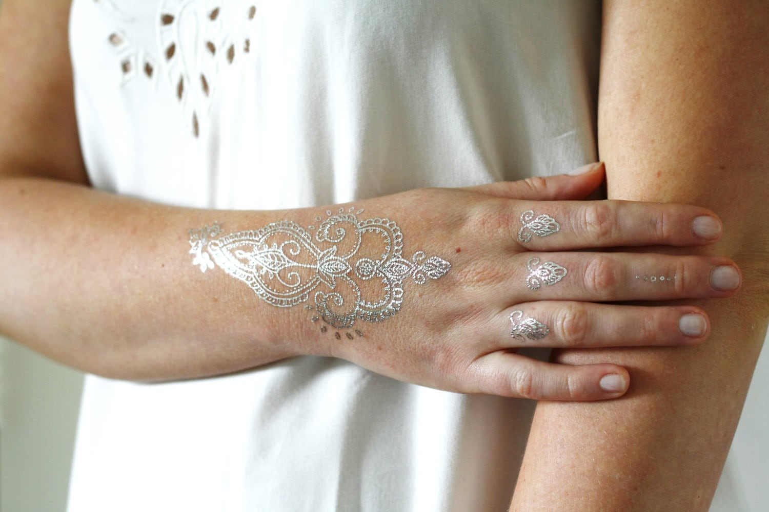 Silber Henna Temporäres Tattoo | Boho Henna-stil Geschenk Silber Handgemaltes von Etsy - Tattoorary