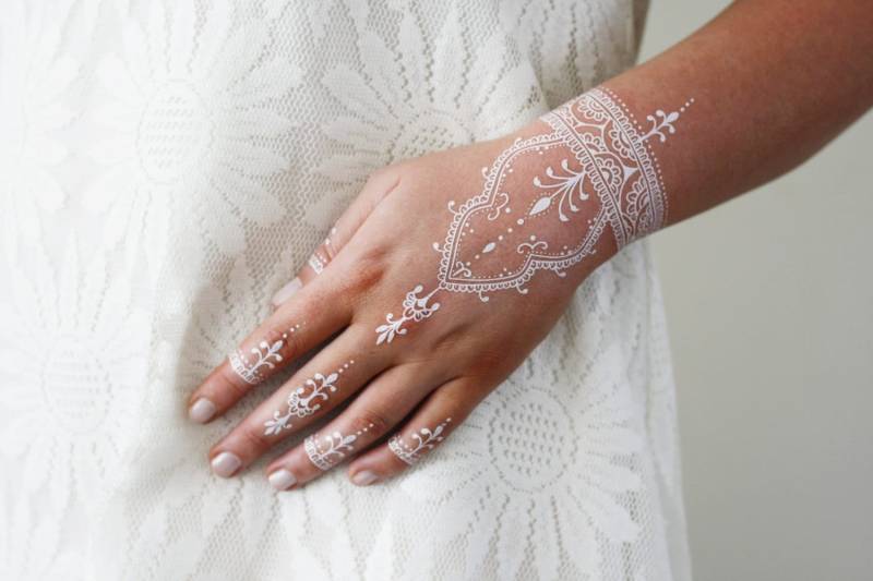 Weißes Henna Temporäre Tattoo | Boho Temporäres Henna-stil Geschenk Festival Accessoire von Etsy - Tattoorary