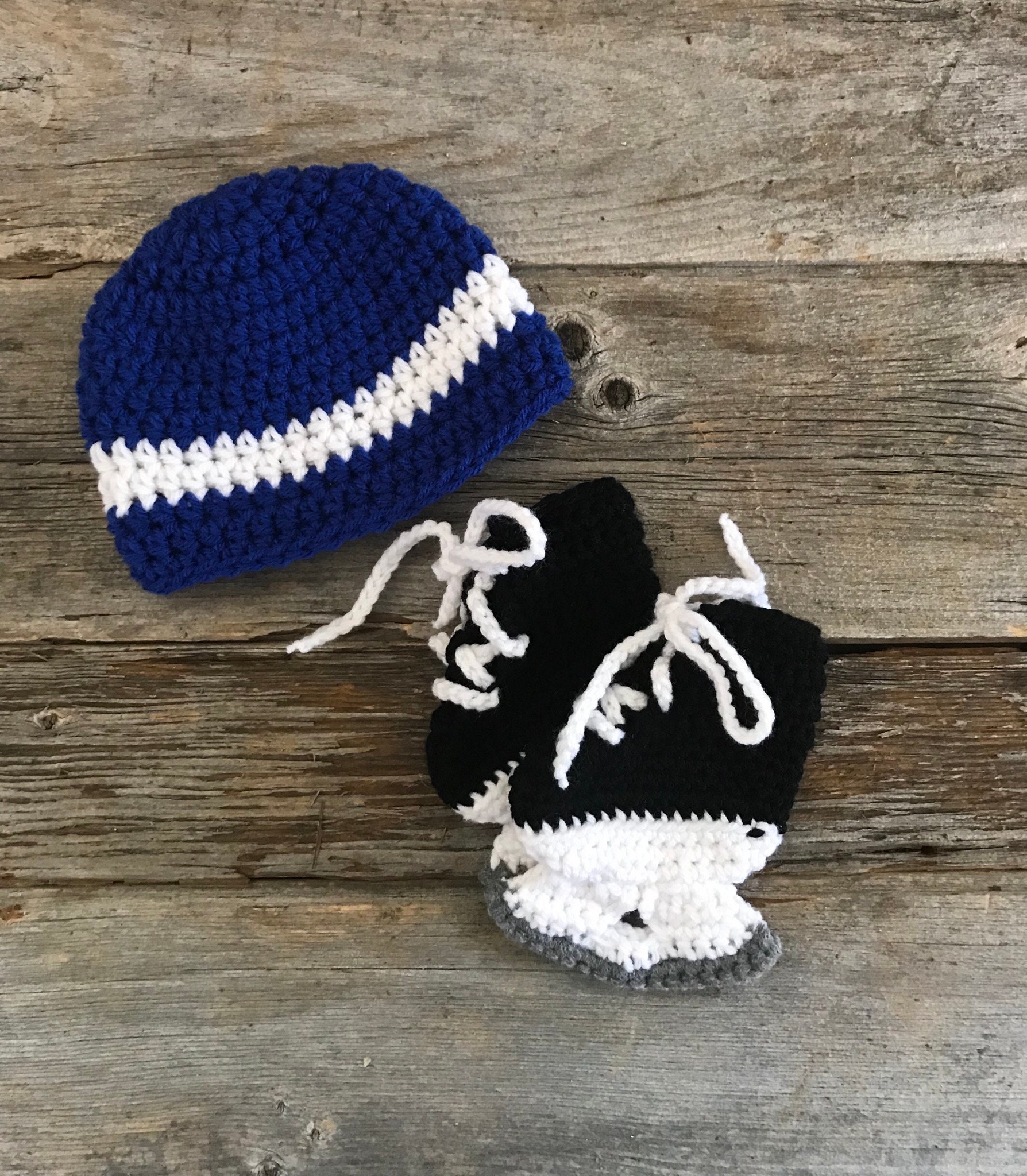 Newborn Hockey Outfit, Photography Prop, Gehäkeltes Skates Newborn Hockey Outfit, Photography Prop, Gehäkeltes Skates von Etsy - Thatscrocheted
