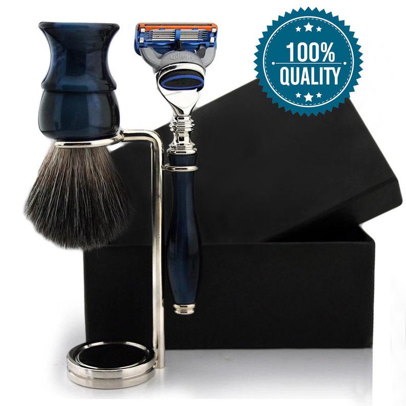 Handgefertigtes Rasierset in Königsblau Veganer Pinsel, 5-Klingen-Rasierer, Chromständer Handgefertigtes Rasierset in Königsblau Veganer Pinsel, 5-Klingen-Rasierer, Chromständer von Etsy - TheBodyTools