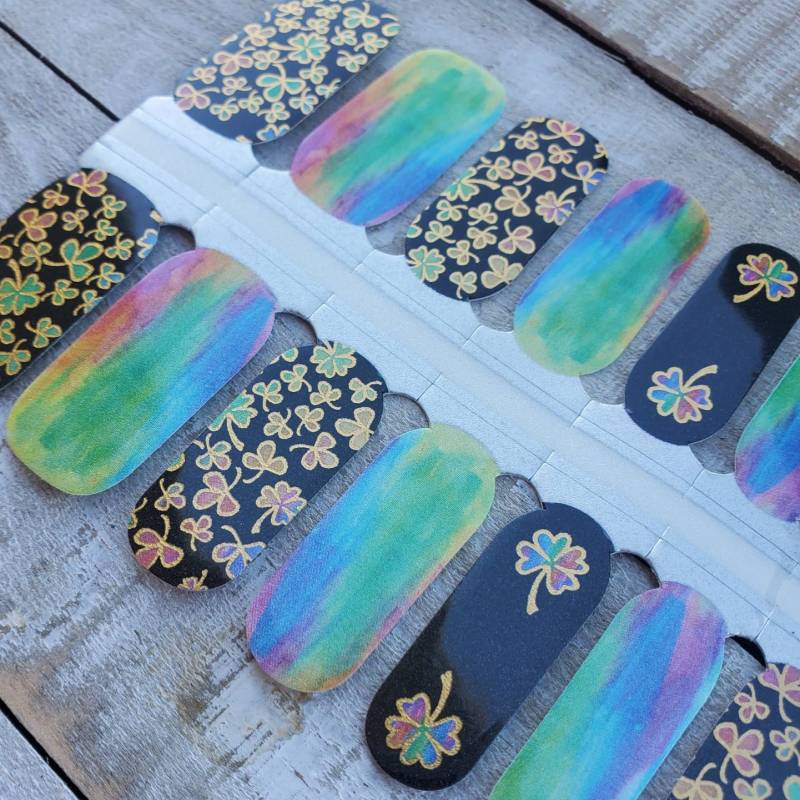 Glücksbringer Regenbogen Charm Nail Wraps, Nagelstreifen, Nagelsticker, Nailart von Etsy - TheDelightedDaisy