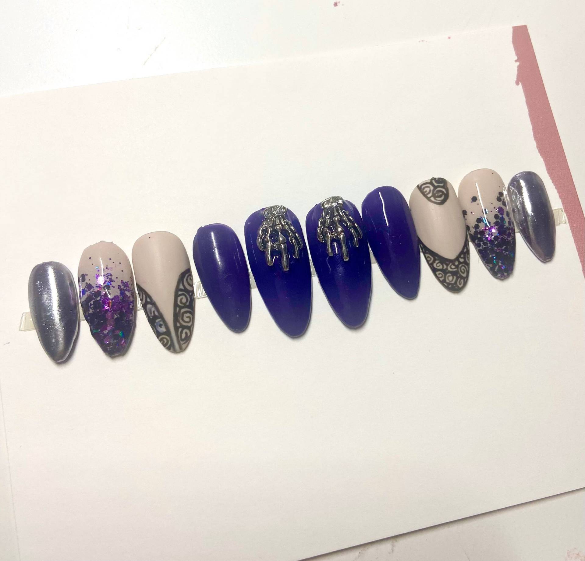 Spukhaus Vibes von Etsy - GatesofBeautyNails