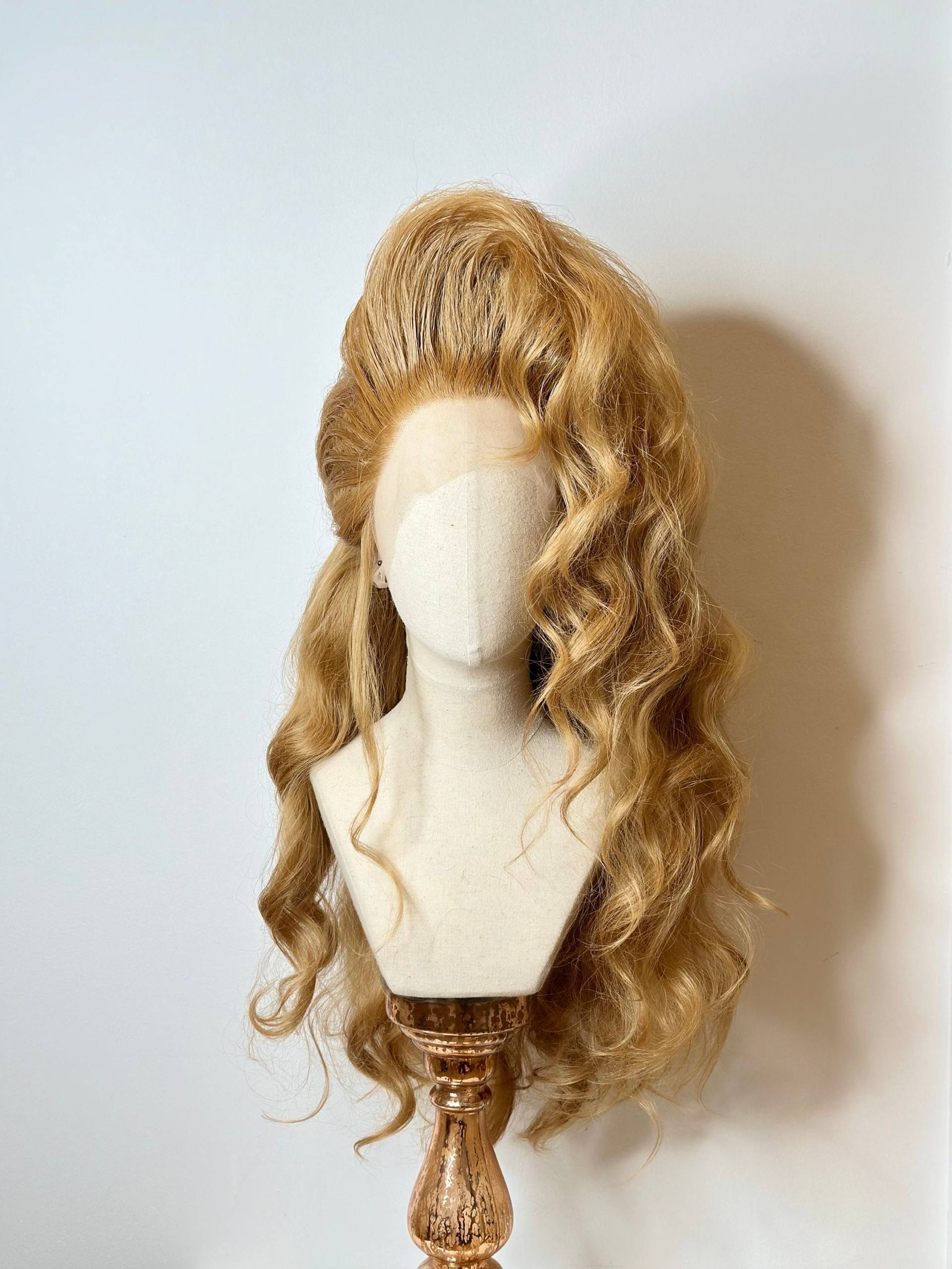 Big Blond Sidewave Wig von Etsy - TheGingHair