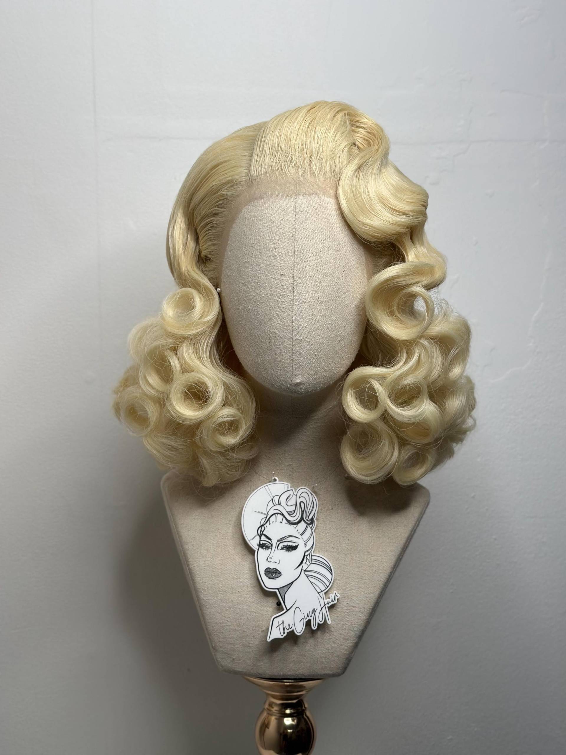 Classy 40S History Wig Vanilla Blond Classy 40S History Wig Vanilla Blond von Etsy - TheGingHair