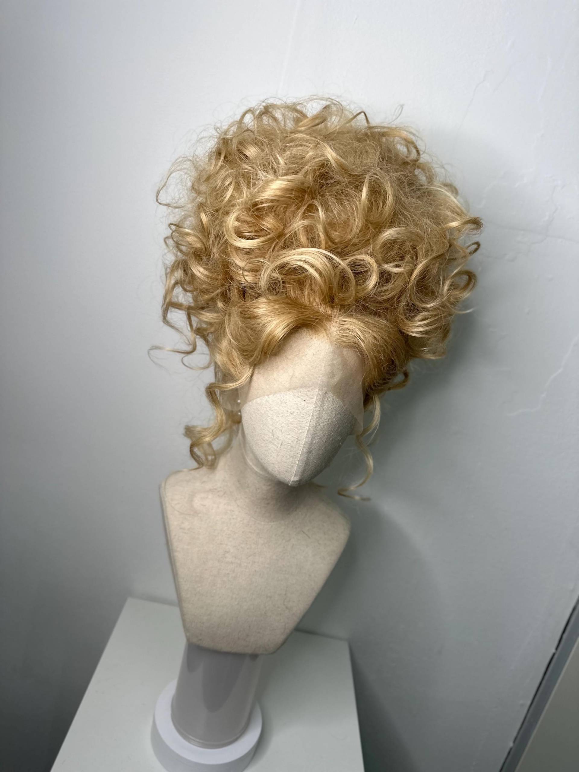 Classy Dolly Updoo Natural Blonde von Etsy - TheGingHair