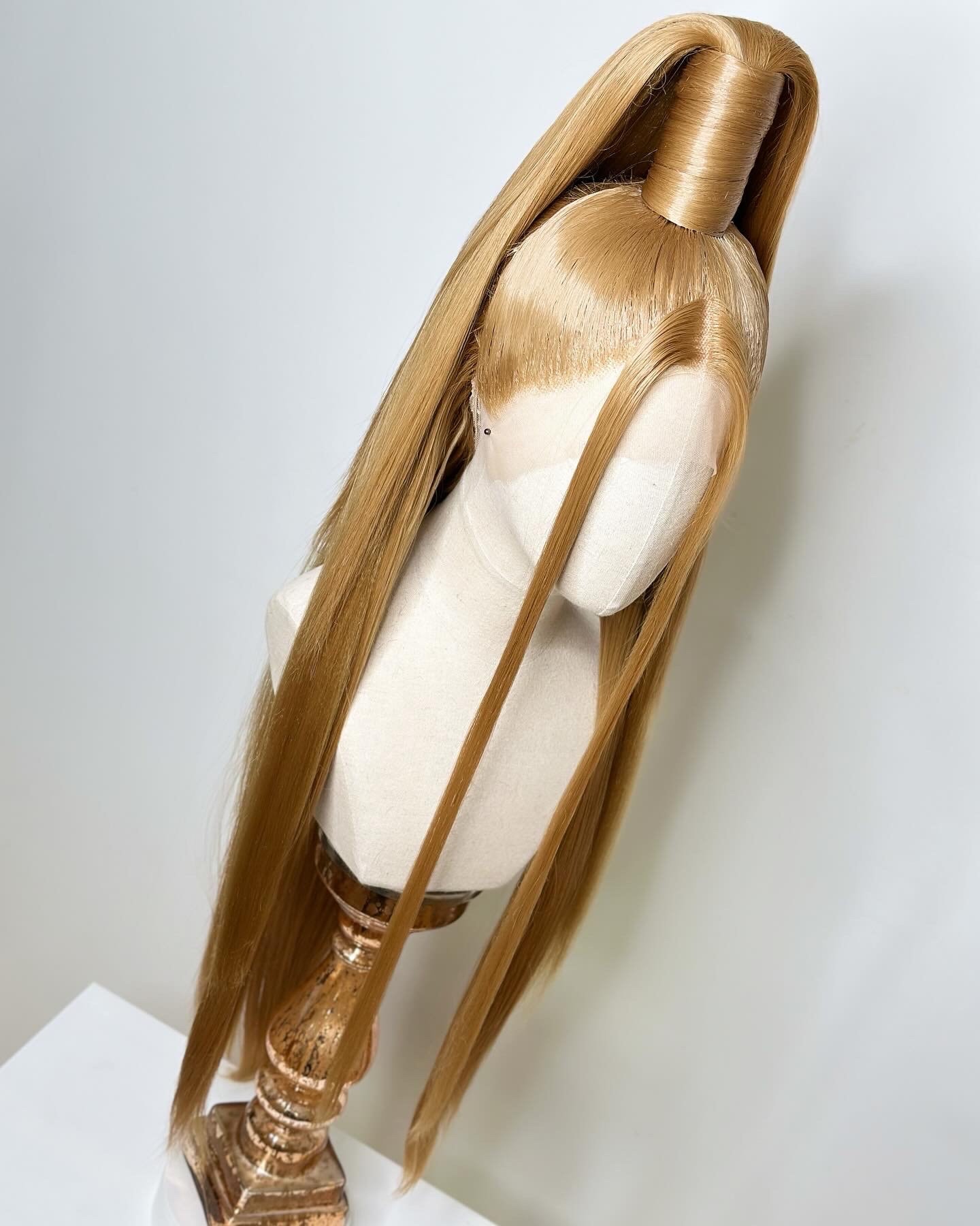 Classy Sleek Ponytail Wig Honey-Blond Classy Sleek Ponytail Wig Honey-Blond von Etsy - TheGingHair