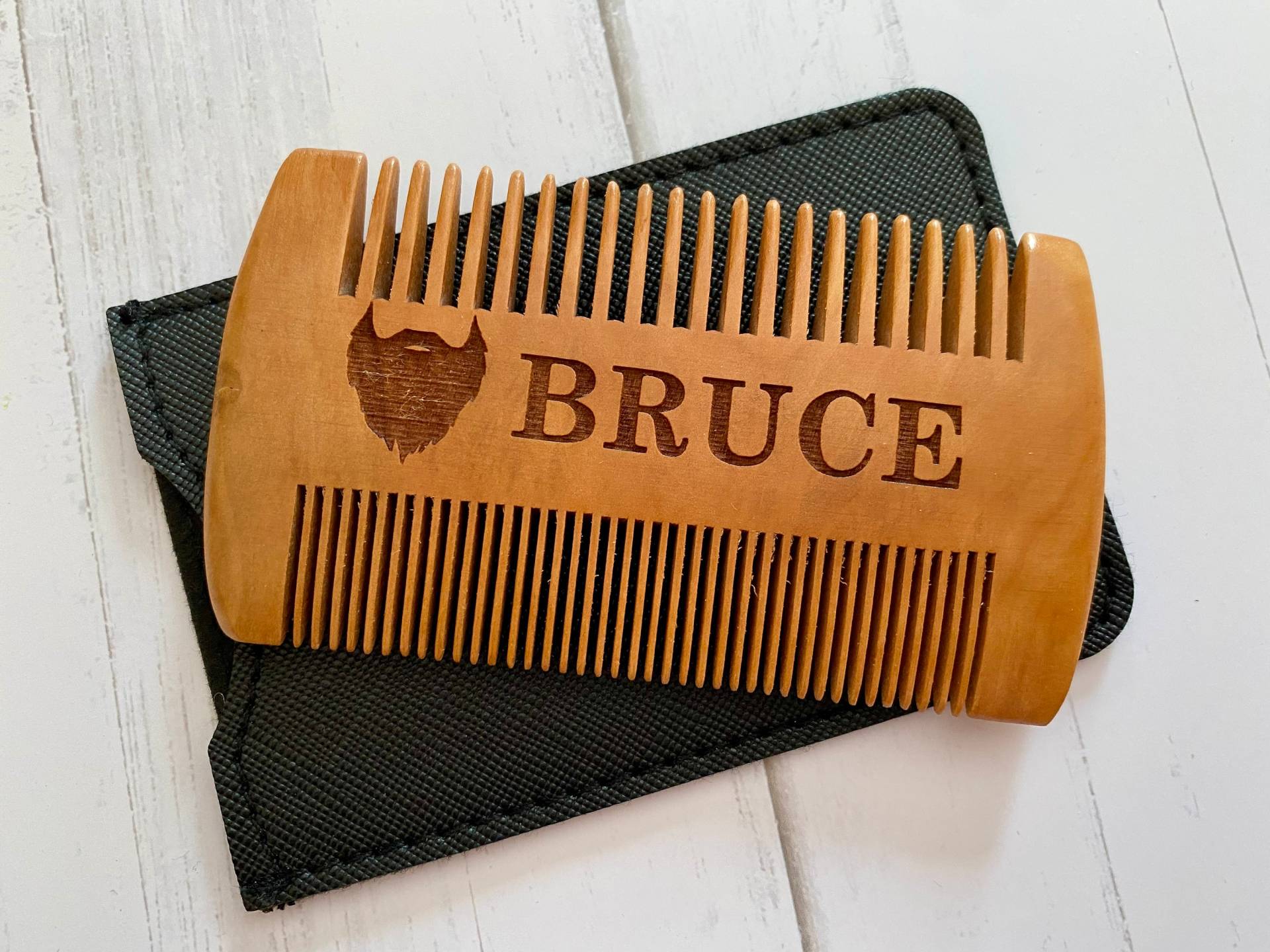 Benutzerdefinierte Holz Bartkamm Geschenk Vatertagsgeschenk Für Ihn Bart Herren Haarkamm Pflegewerkzeug Schnurrbartkamm Papa Mann Friseur von Etsy - TheLighthouseGood