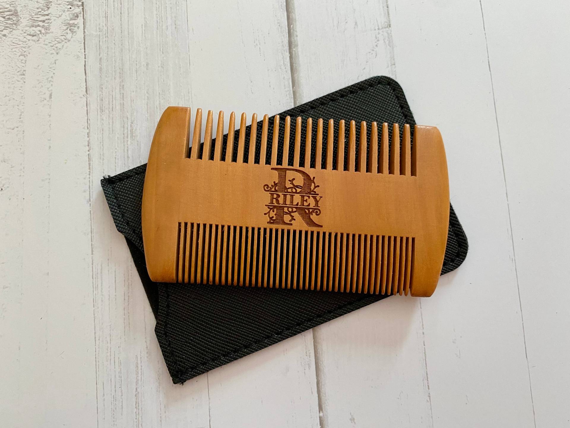 Personalisierter Holz Bartkamm Geschenk Für Ihn Vatertagsgeschenk Grooming Sandelholz Freund Papa Ehemann Barber Jahrestag von Etsy - TheLighthouseGood