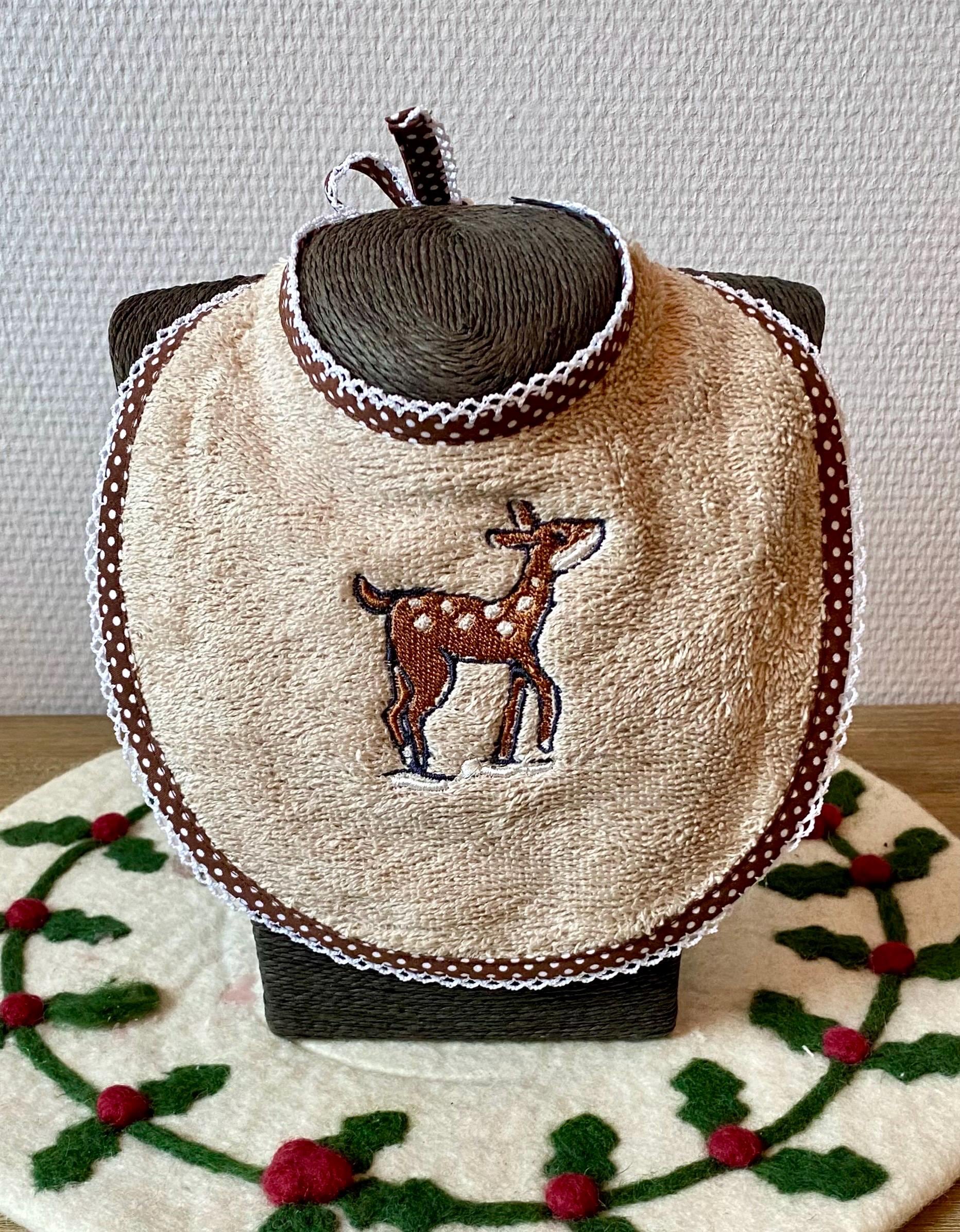 Gesticktes Reh Baby Lätzchen - Braun Waldtiere -Weihnachten Gesticktes Reh Baby Lätzchen - Braun Waldtiere -Weihnachten von Etsy - TheLittleAppleGifts