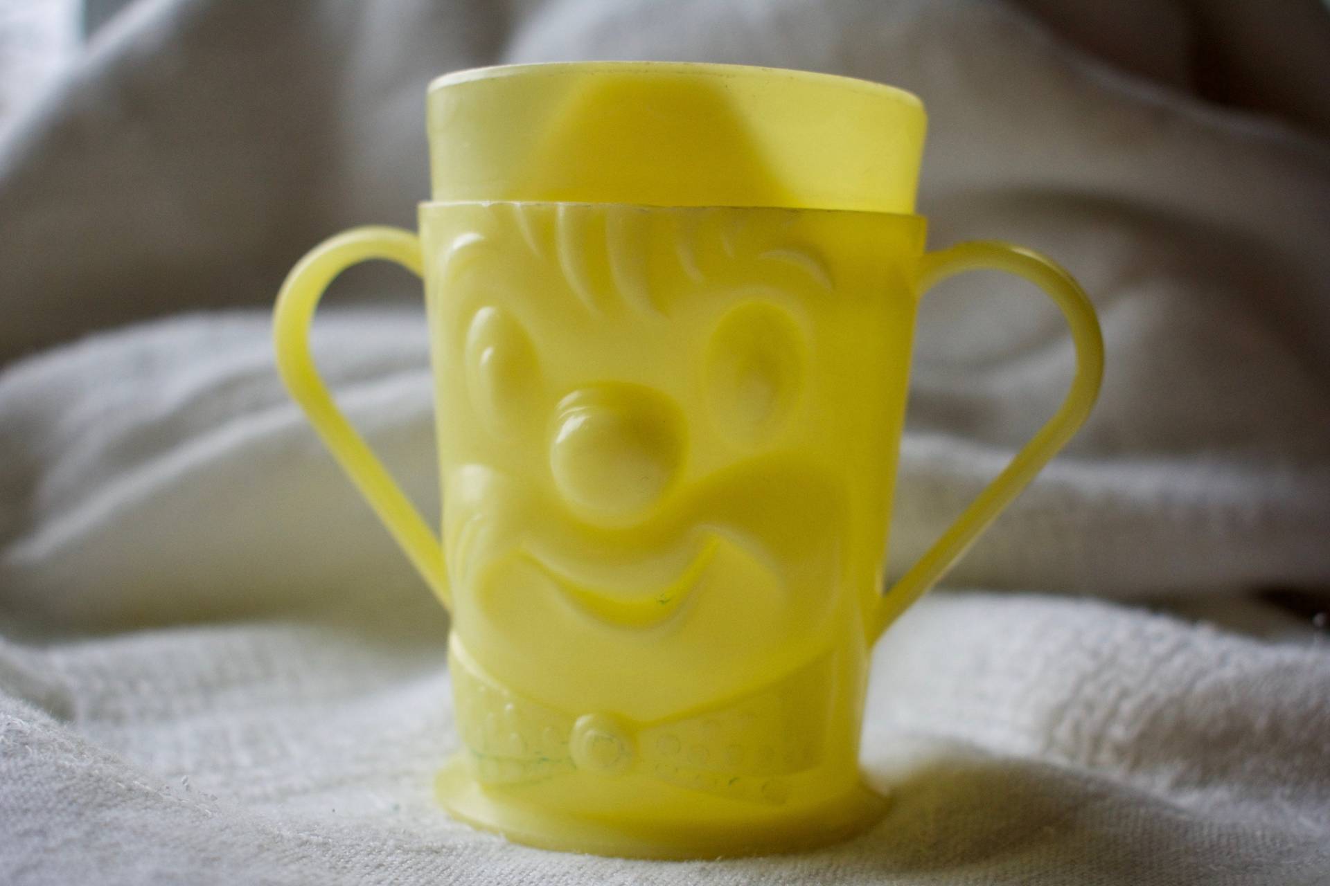 Vintage Gelbe Plastik Schnabeltasse 50Er Jahre Sammeltasse Vintage Gelbe Plastik Schnabeltasse 50Er Jahre Sammeltasse von Etsy - ThePoppyandSwallow