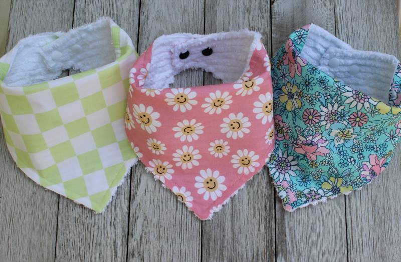 Boho Baby Mädchen Bandana Bib Set | Bibs Shower Geschenk Smiley Retro von Etsy - TheRedFoxFinds