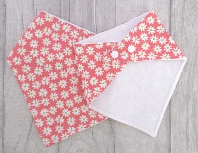 Mädchen Halstuch, Baby Bib, Dribble Pink New Mum Geschenk, Kleinkind Saugent Shower Schal Mädchen Halstuch, Baby Bib, Dribble Pink New Mum Geschenk, Kleinkind Saugent Shower Schal von Etsy - TheSewnbySarahShop