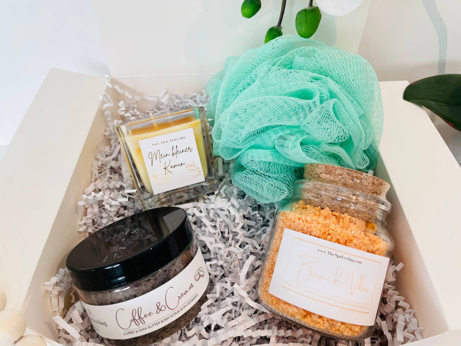 Wellness Geschenk Mit Badesalz, Kerze, Schwamm Und Peeling, Wellnessbox, Freundin, Frau, Set von Etsy - TheSpaFeeling