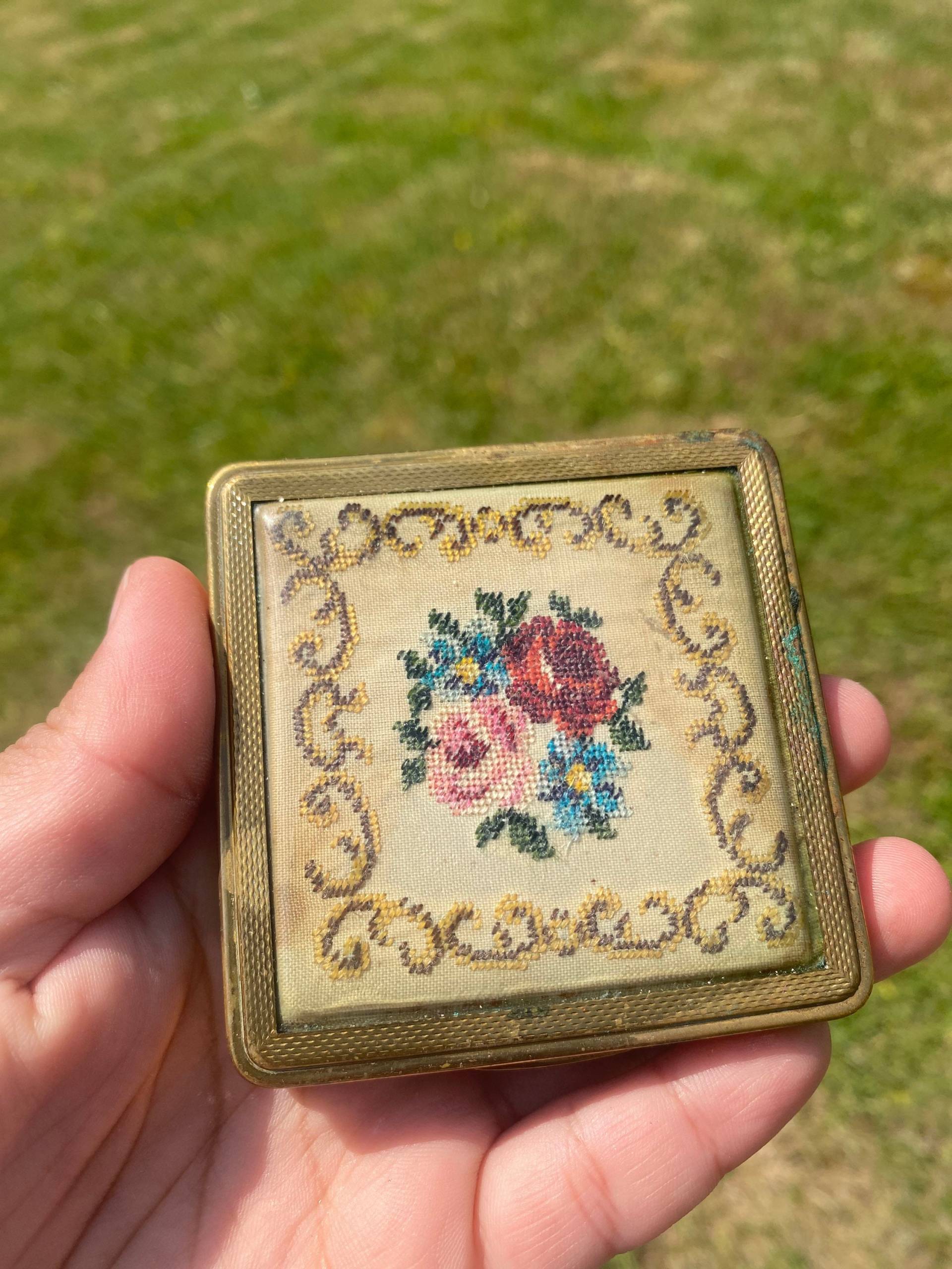 Vintage 50Er Jahre Kigu Compact von Etsy - TheVintageGardenPath