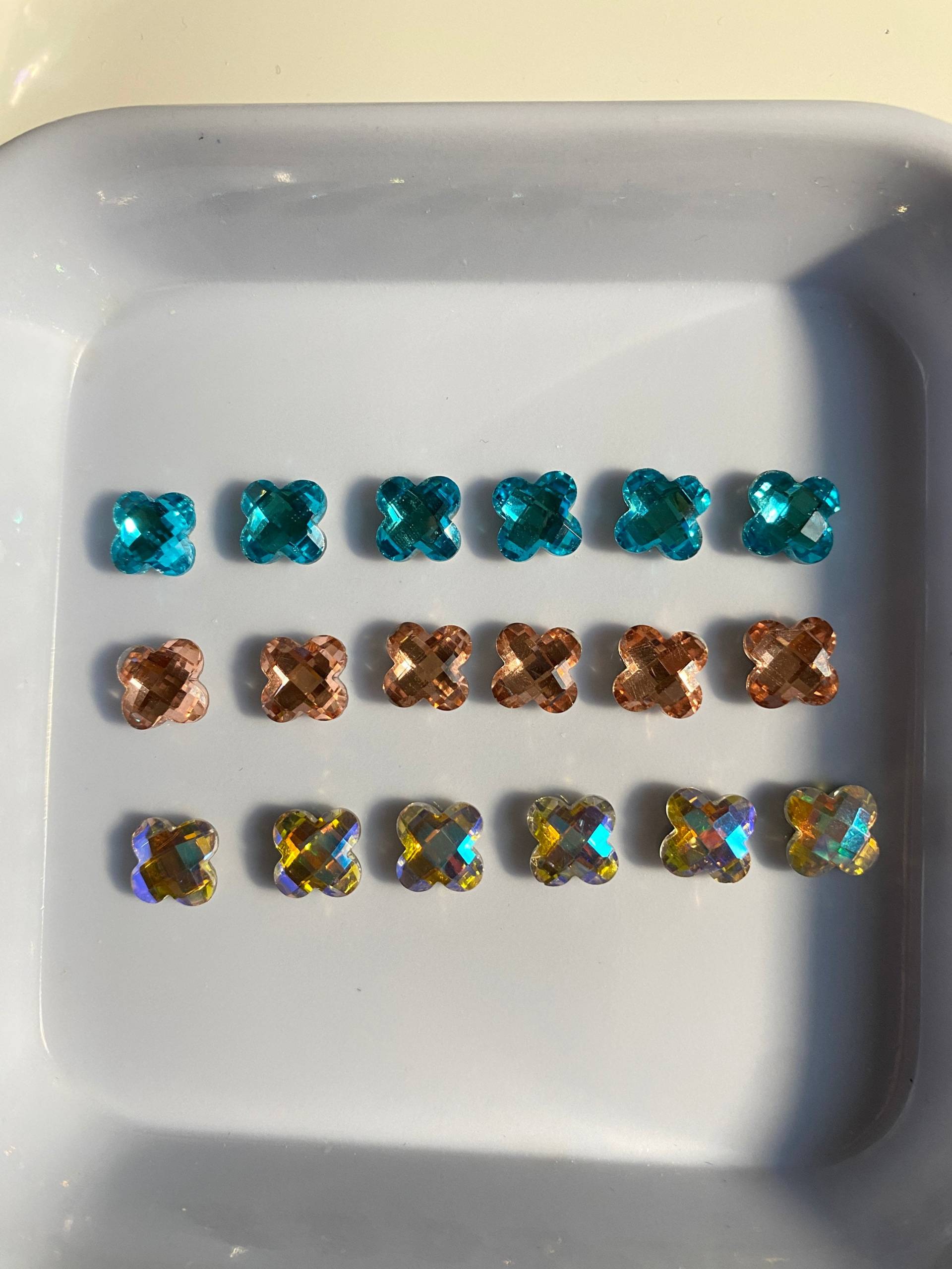 18 Stk 3D Vierblattklee Nägel Strasssteine | 7, 9x7, 9mm Nagel Charms K9 Glass 220004 von Etsy - Thebestbox66