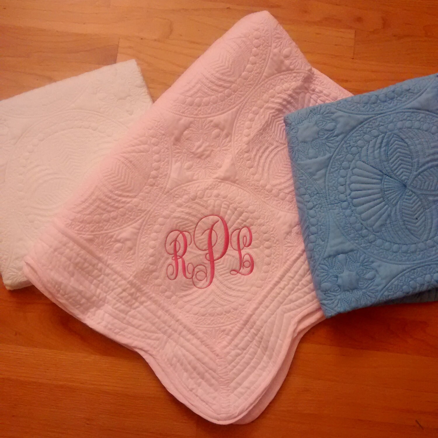 Salemonogrammierte Babydecke, Andenken Baby Quilt Salemonogrammierte Babydecke, Andenken Baby Quilt von Etsy - ThreeThreadsSC