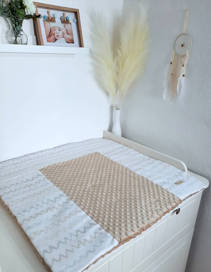 Wickelunterlage/Wickelauflage Babyausstattung Minky Beige Boho Chevron von Etsy - TinasCharmelli