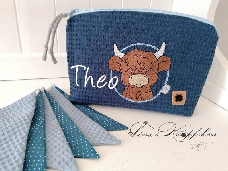 Kulturtasche /Windeltasche Mit Reißverschluss , Personalisierbar, Waffelstoff Highlander Kuh /Dunkelblau von Etsy - TinasKnoepfchen