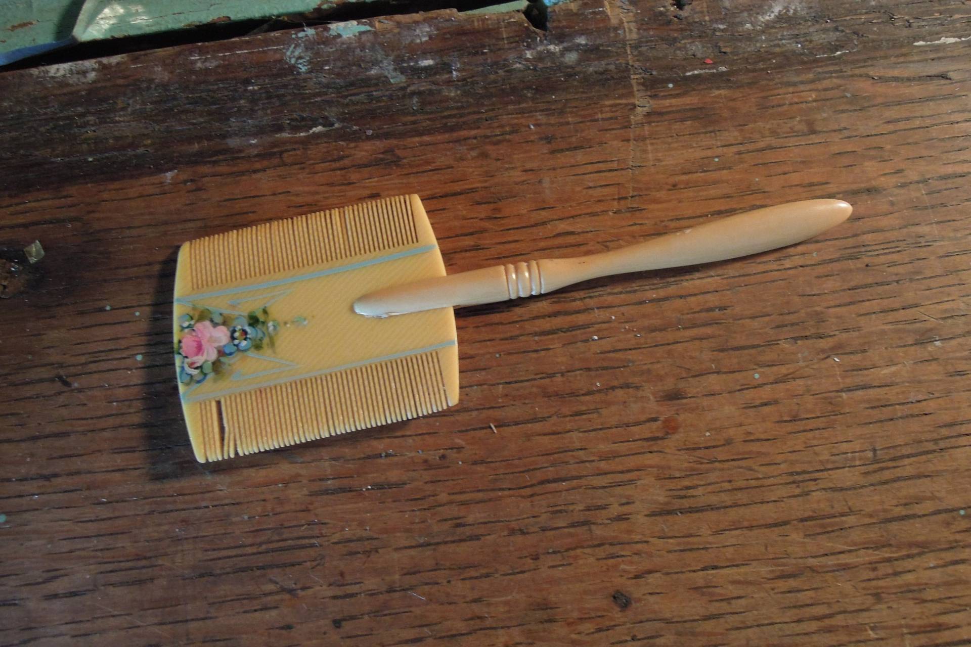 Vintage Baby Celluloid Kamm/Kinderkamm Mit Blumen Bemalt Vintage Baby Celluloid Kamm/Kinderkamm Mit Blumen Bemalt von Etsy - Tinastinytoddlers