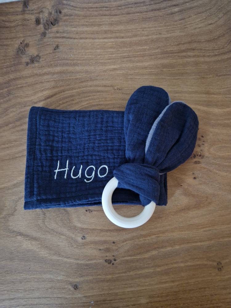 Personalisiertes Babygeschenk Mit Namen Und Beißring & Schnuffeltuch von Etsy - TinisAtelier