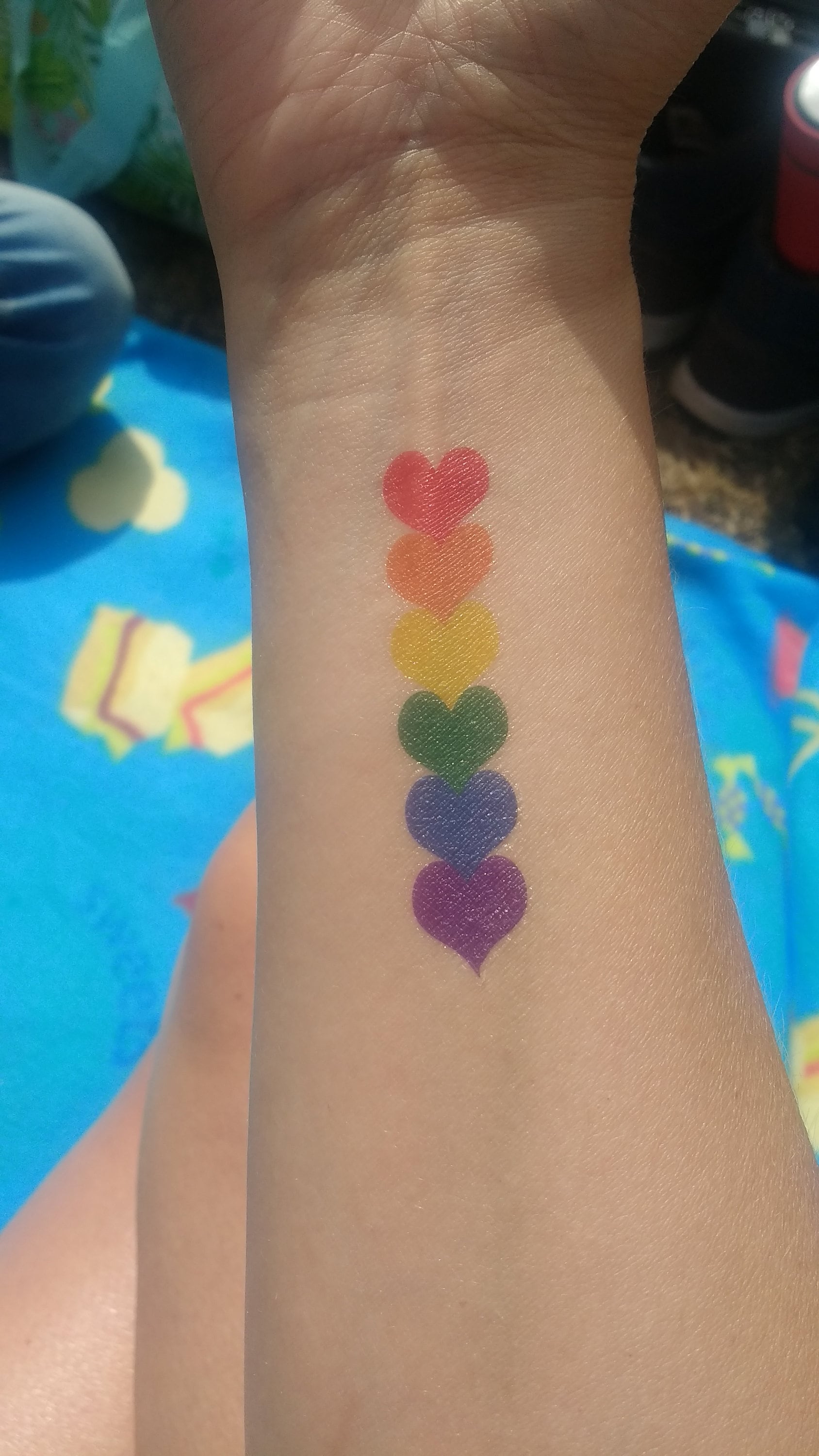 Pride Regenbogen Herz Flagge Temporäre Tattoos. Ausgefallenes Kleid, London, Brighton, Manchester von Etsy - TopTats