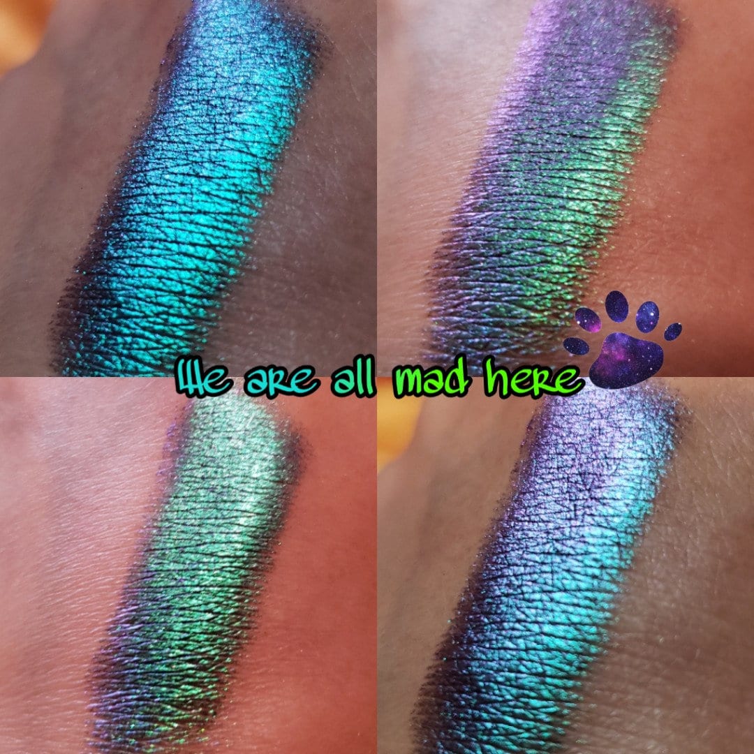 Wir Sind Alle Verrückt Hier. Multichrom Gepresste 26mm Pfanne Wir Sind Alle Verrückt Hier. Multichrom Gepresste 26mm Pfanne von Etsy - Touchofglambeauty