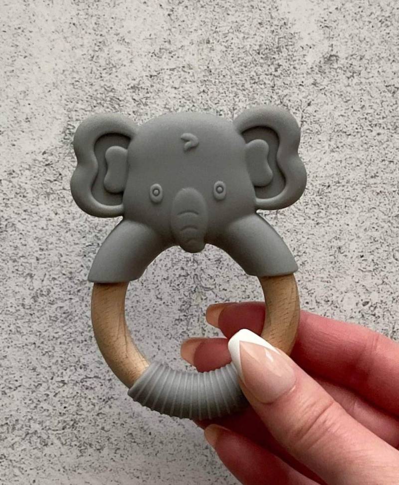 Personalisierte Baby Beißring, Gravierte Lebensmittelqualität Silikon Elefant Holztier Spielzeug von Etsy - ToughTurtle