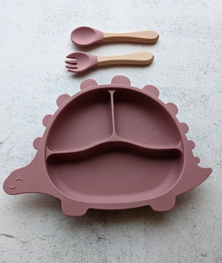 Personalisierte Dinosaurier-Saugnapf-Bodenplatte Mit Gabel - Und Löffel-Set, Bunte Dino-Teller Für Kinder Passenden Utensilien, Graviertes Utensil von Etsy - ToughTurtle