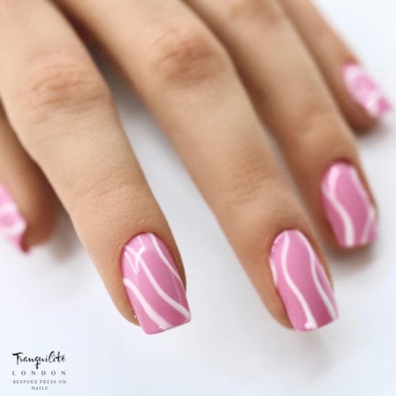 Pinker Strudel Aufnägel | Nägel Falsche Fake Nails Aufkleben Kurzes Quadrat von Etsy - TranquiliteLondon