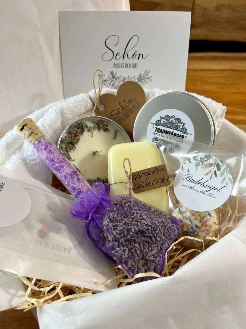 Wellness Geschenk Set Lavendel Mit Seife Für Frauen Freundin | Wohlfühlbox Geburtstag Badesalz von Etsy - TraumfaengerLaden