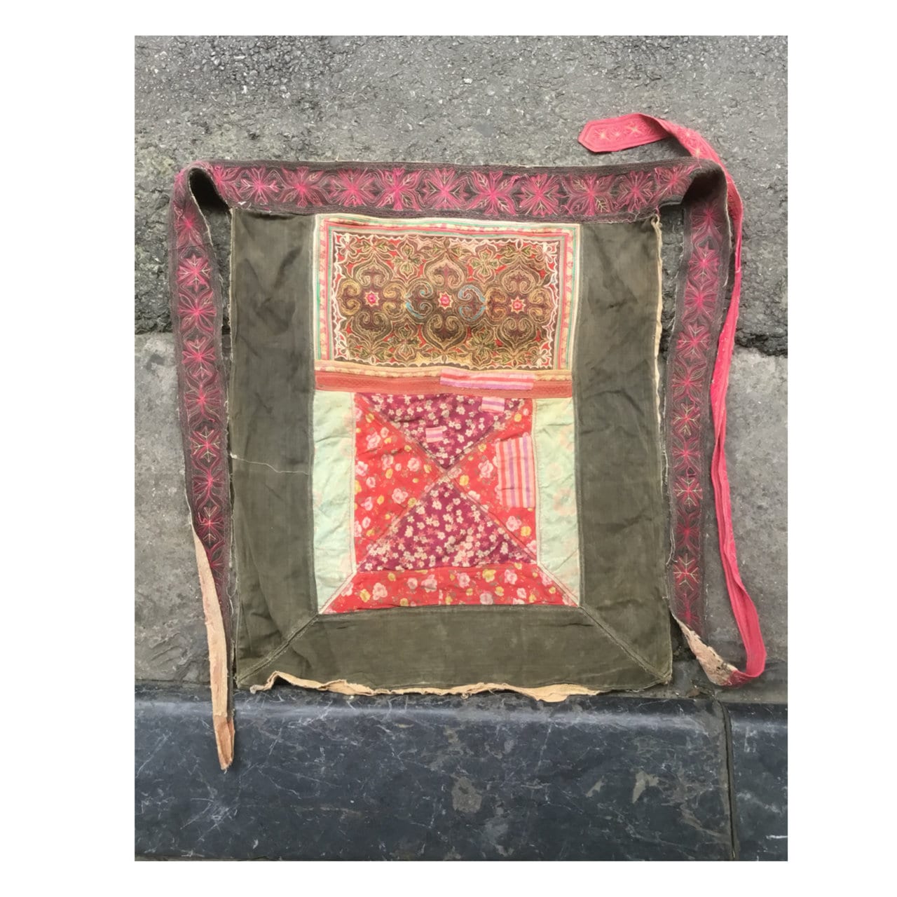 Vintage Stammes Hmong Bestickt Seide Baumwolle Babytrage in Dien Bien Bereich Vintage Stammes Hmong Bestickt Seide Baumwolle Babytrage in Dien Bien Bereich von Etsy - TribalhandmadeStore