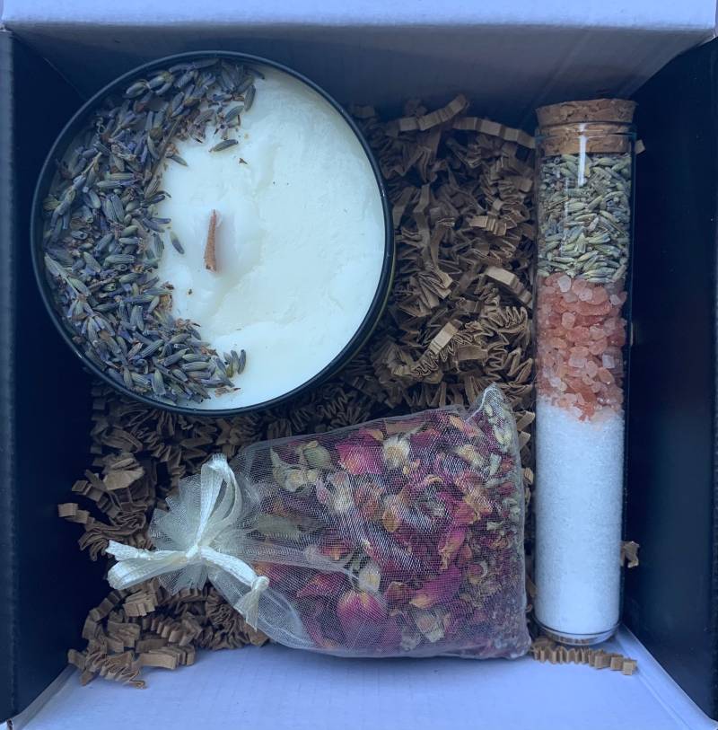 Meditate & Chill Geschenkbox von Etsy - TripleMoonBathCo