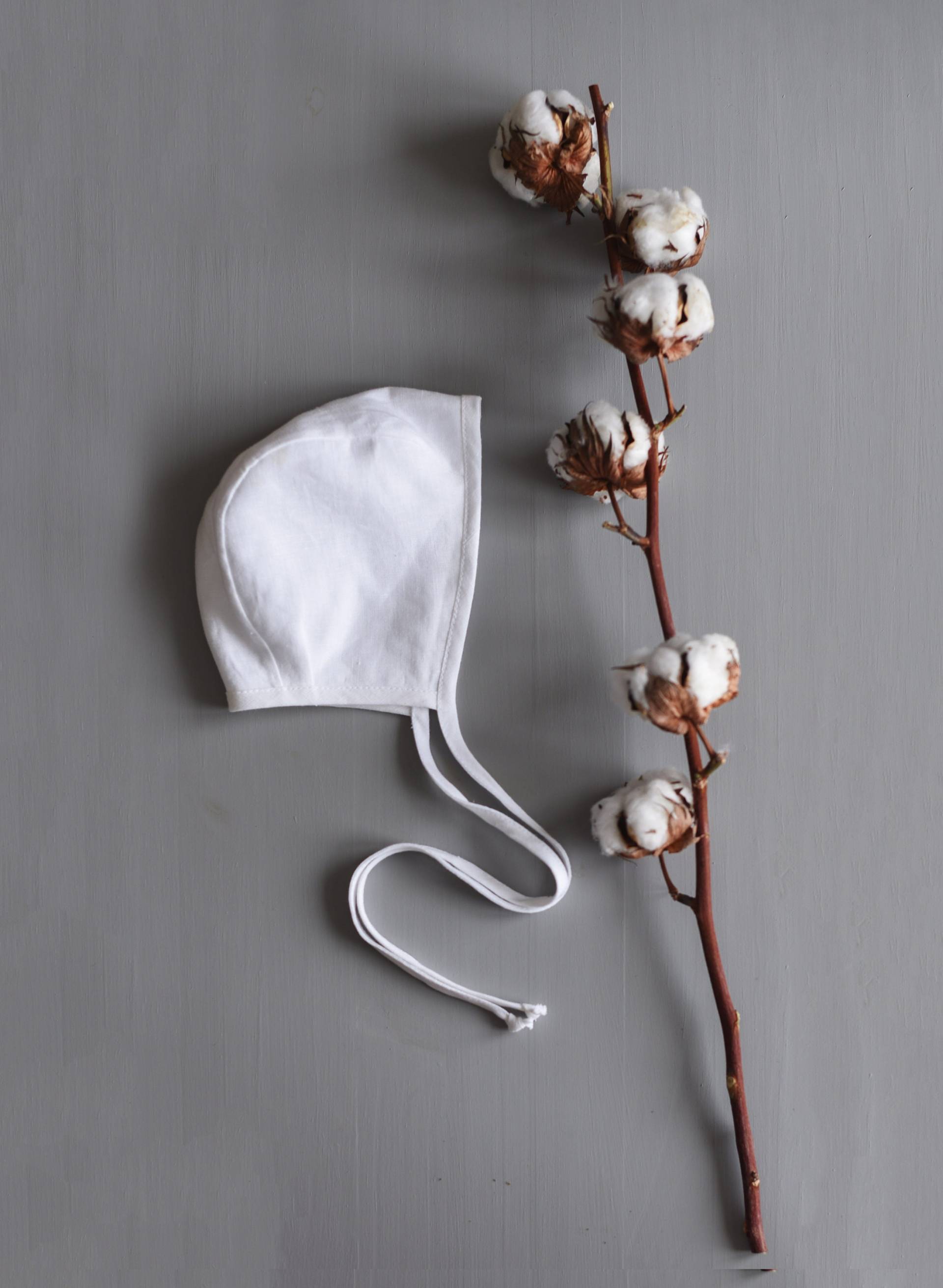 Bonnet Bebe, Weiße Mütze, Baby Liberty Leinen Hut, Neugeborenen Baby-Dusche-Geschenk, Bio-Baby-Kleidung, Nach Hause Kommen Outfit Bonnet Bebe, Weiße Mütze, Baby Liberty Leinen Hut, Neugeborenen Baby-Dusche-Geschenk, Bio-Baby-Kleidung, Nach Hause Kommen Outfit von Etsy - TsiomikKids