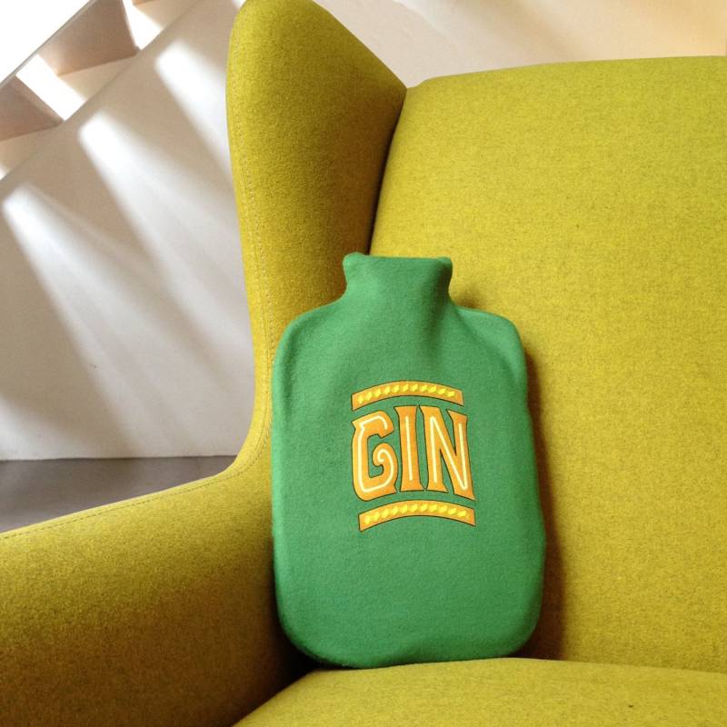 Gin Wärmflaschenbezug Mit Retro Emblem Auf Kuscheligem Fleece von Etsy - TwistedTweeLtd