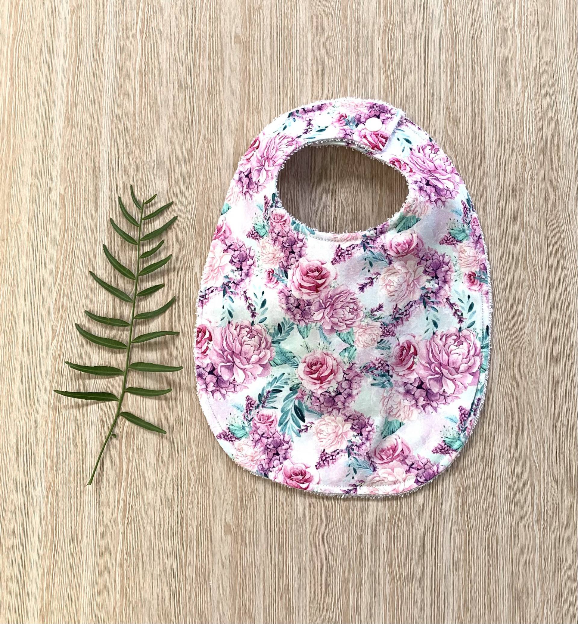 Handtuch Lätzchen Mit Druckknöpfen, Lila Blumen Digitaldruck Stoff von Etsy - TwoBlackRabbits