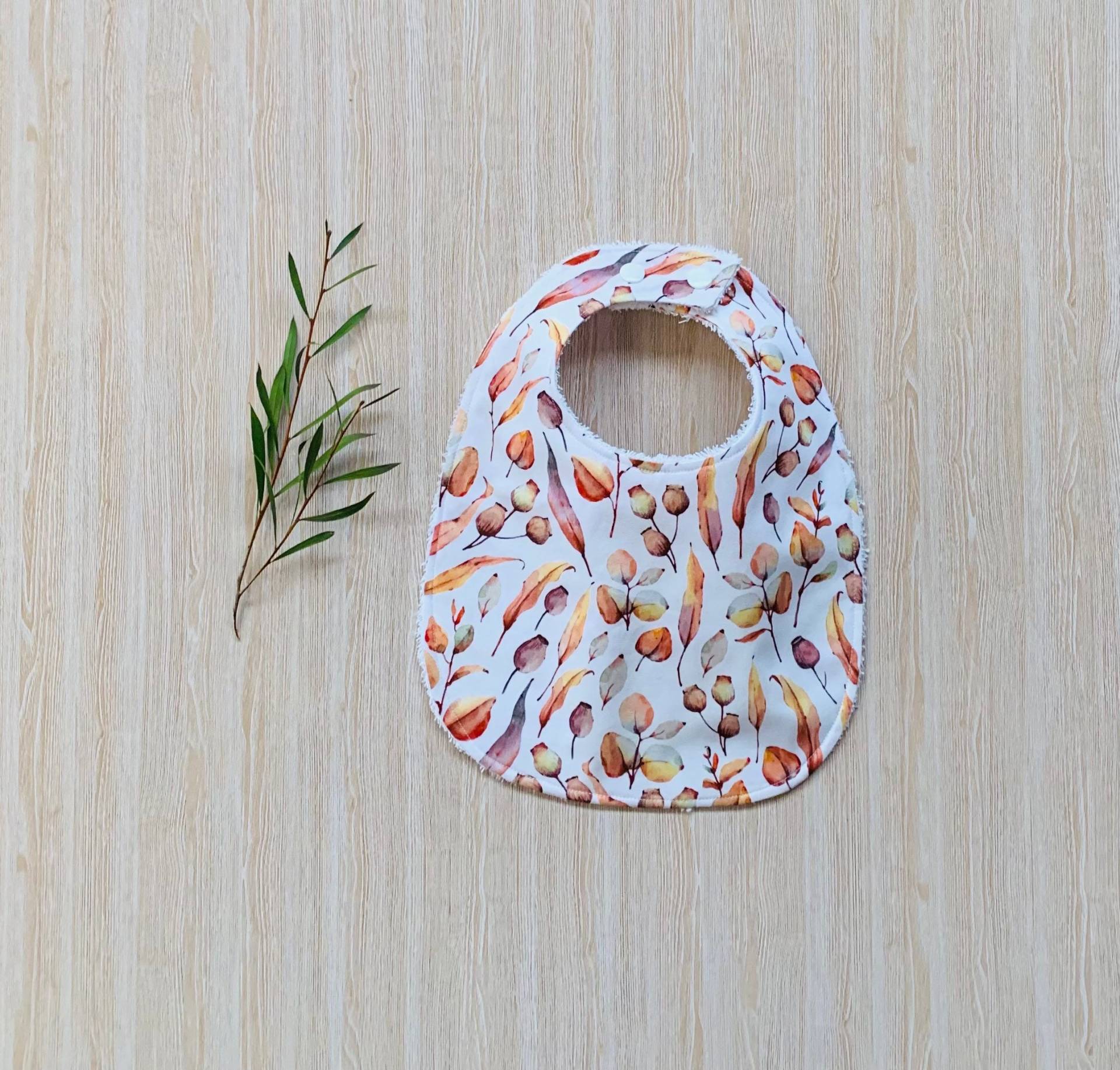 Entzückende Frottee Baby Lätzchen - Perfekt Für Mealtime Messes von Etsy - TwoBlackRabbits