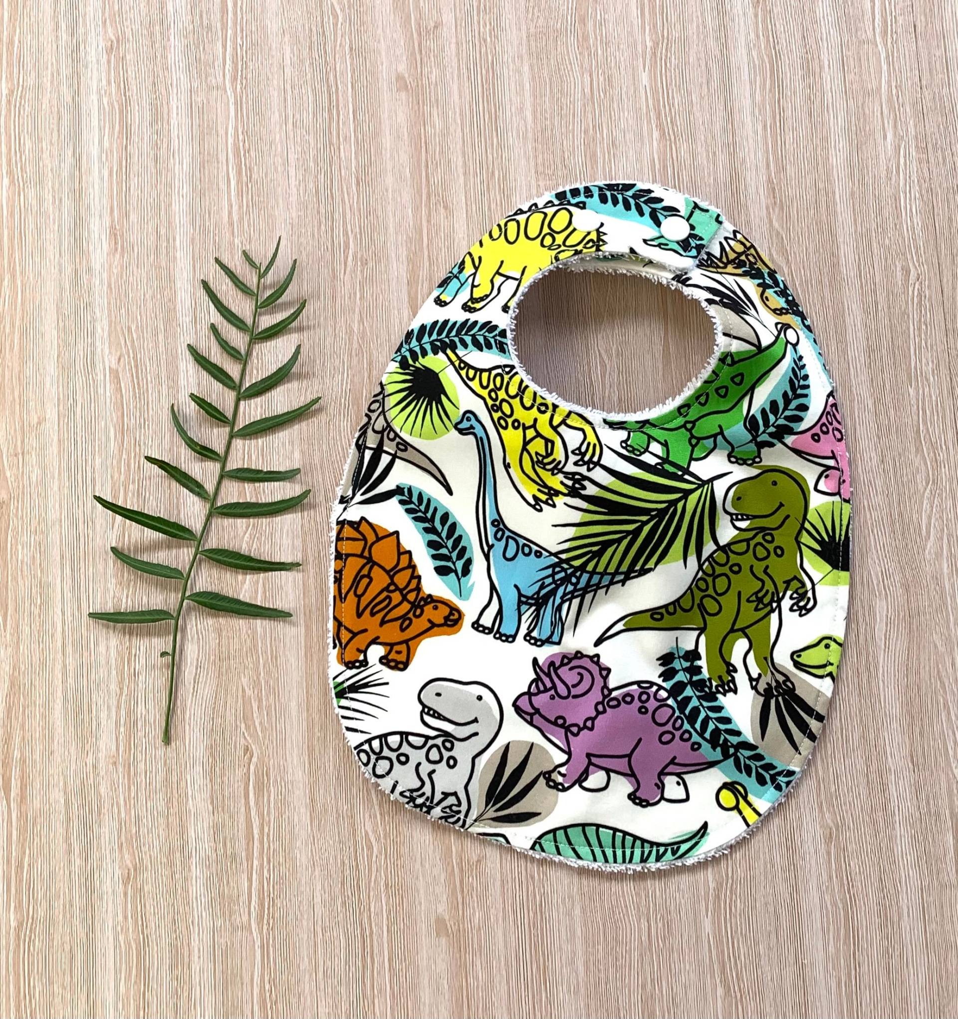 Unisex Lätzchen Großen Stil Dinosaurier Stoff , Druckknöpfe Und Frottee Australian Made von Etsy - TwoBlackRabbits