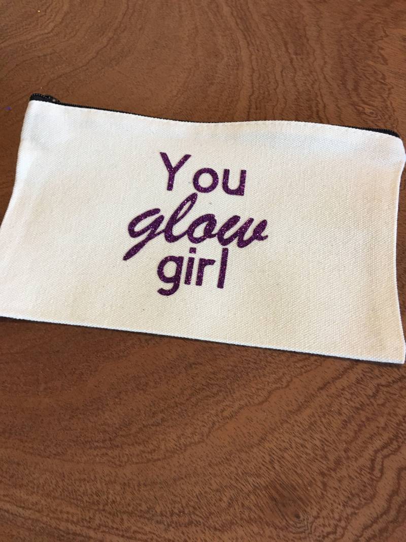 You Glow Girl Schminktäschchen von Etsy - TwoLittleTexans