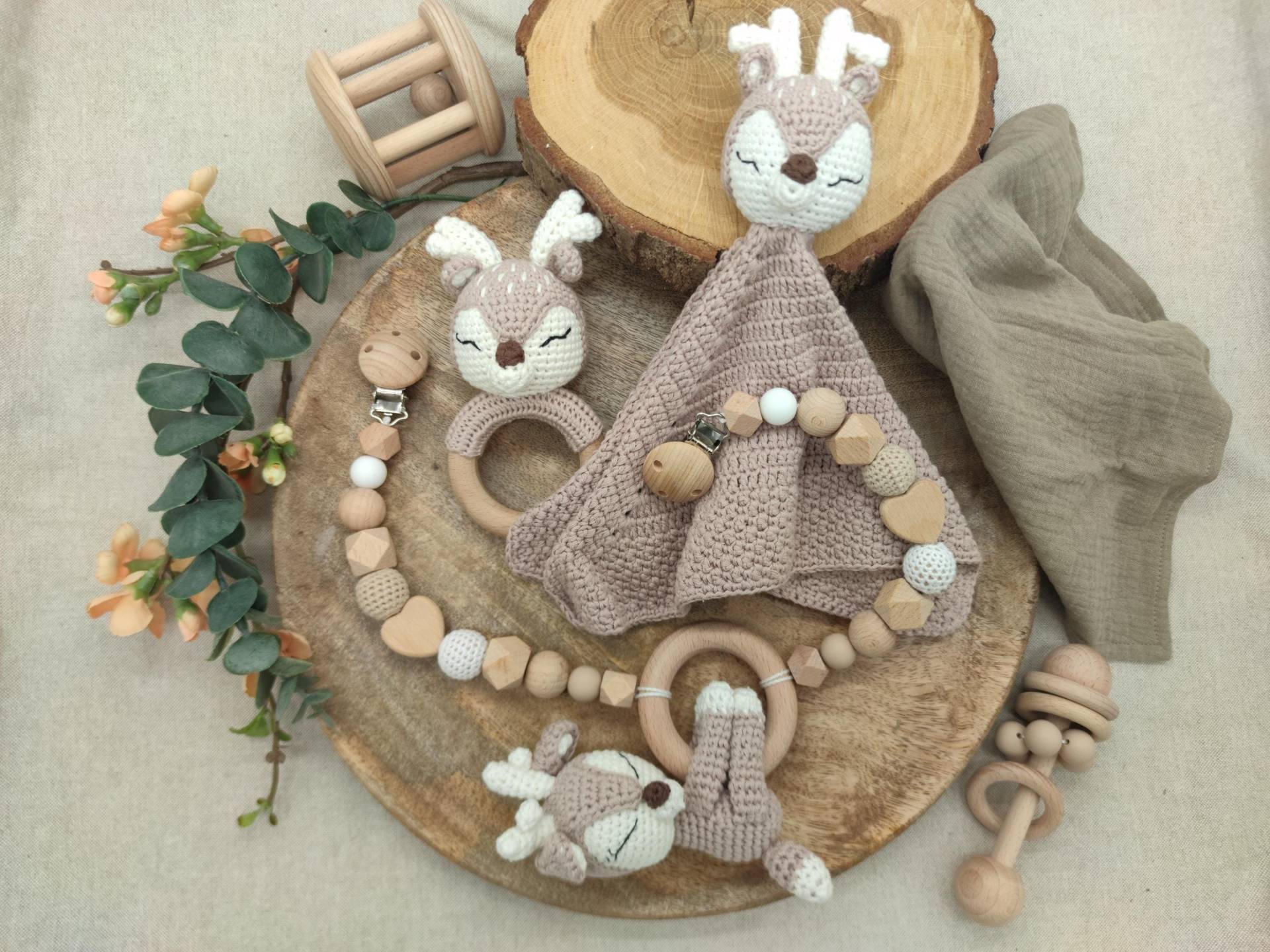 Geschenkset "Reh" | Schmusetuch Rassel Kinderwagenkette Geschenkset "Reh" | Schmusetuch Rassel Kinderwagenkette von Etsy - Unverbluemtes