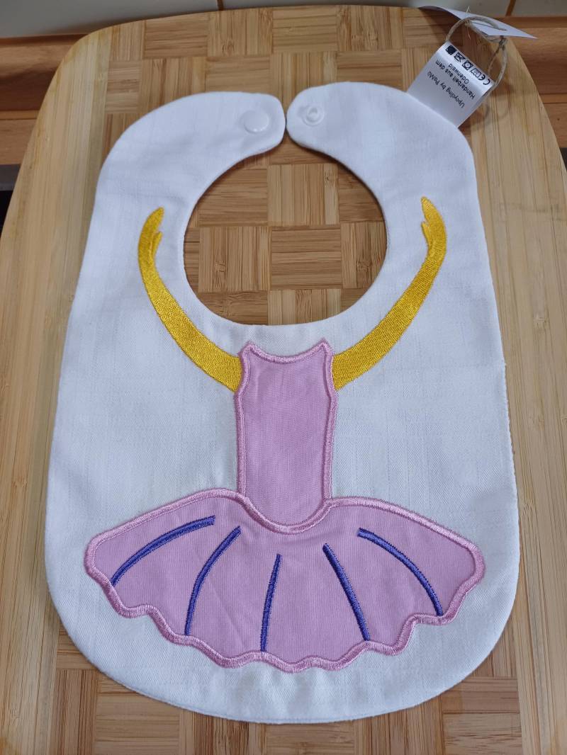 Babylätzchen "Ballerina" Bestickt - Weiß/Rosa Upcycling Unikat Handarbeit #76 von Etsy - UpcyclingbyPaMue