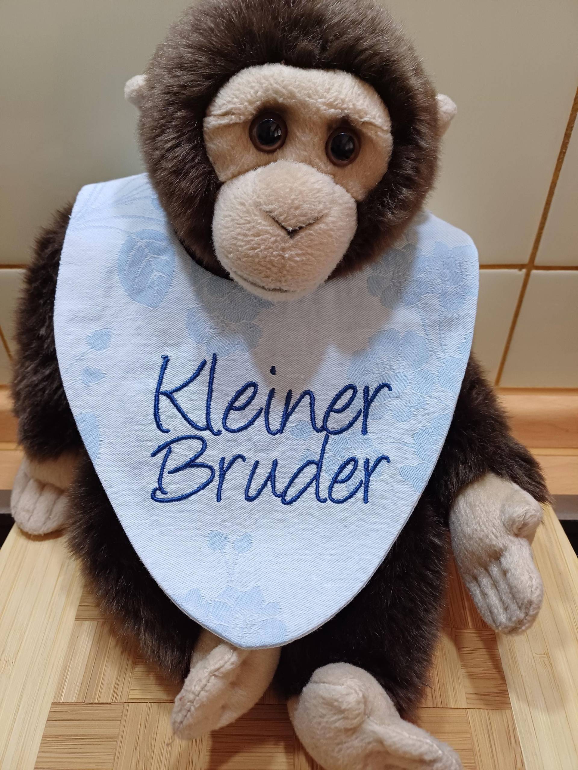 Besticktes Sabberlätzchen/Halstuch Für Babys "Kleiner Bruder" - Blau Upcycling Unikat Handarbeit #276 Besticktes Sabberlätzchen/Halstuch Für Babys "Kleiner Bruder" - Blau Upcycling Unikat Handarbeit #276 von Etsy - UpcyclingbyPaMue