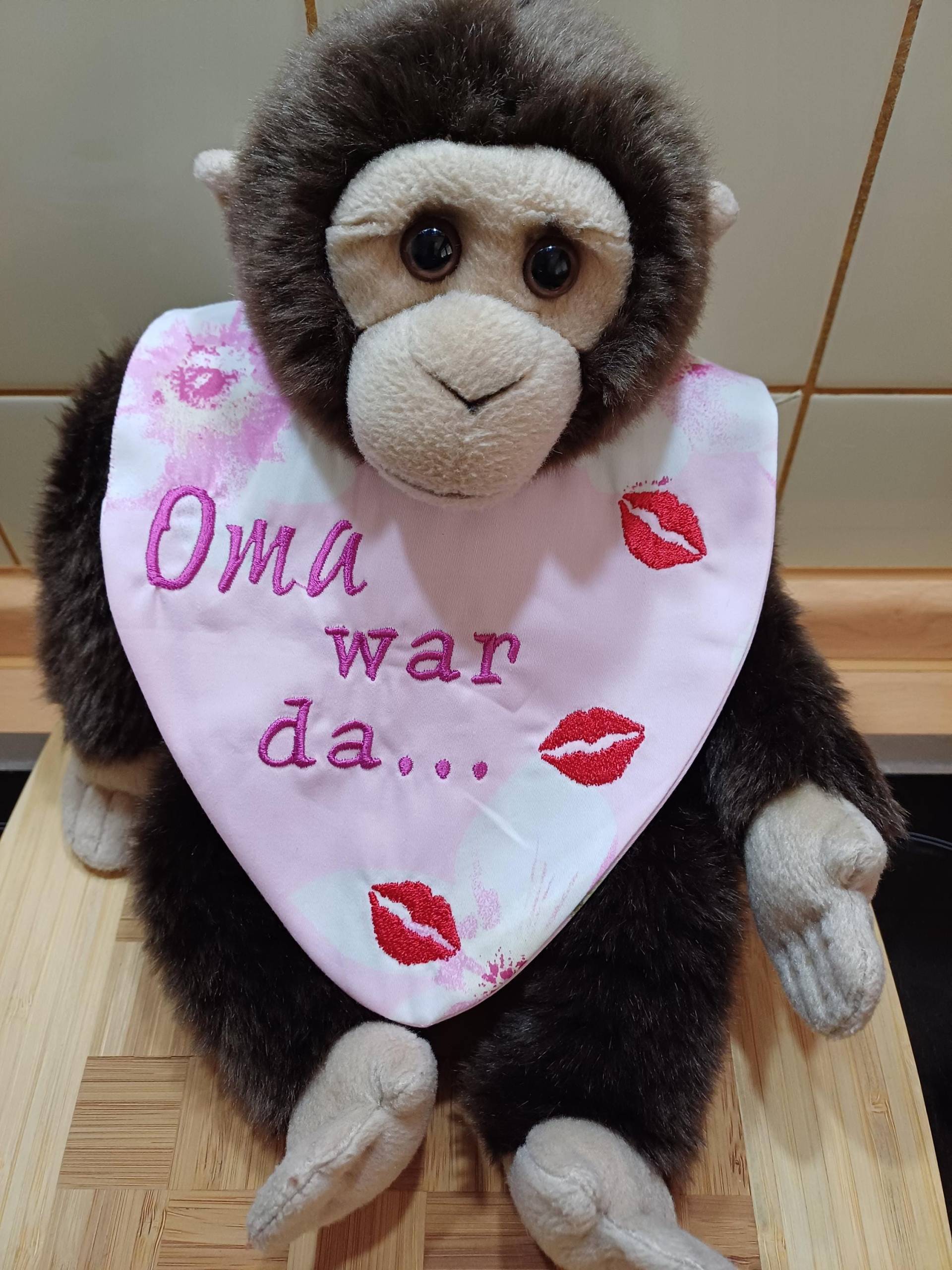 Besticktes Sabberlätzchen/Halstuch Für Babys "Oma War Da" - Rosa Upcycling Unikat Handarbeit #272 Besticktes Sabberlätzchen/Halstuch Für Babys "Oma War Da" - Rosa Upcycling Unikat Handarbeit #272 von Etsy - UpcyclingbyPaMue