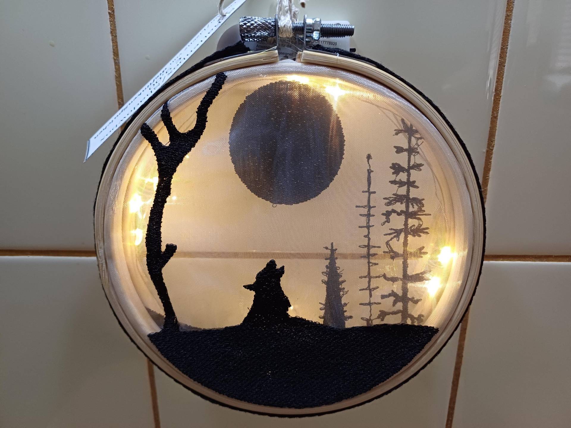 Schattenbox "Wolf" - Unikat Upcycling #277 Schattenbox "Wolf" - Unikat Upcycling #277 von Etsy - UpcyclingbyPaMue