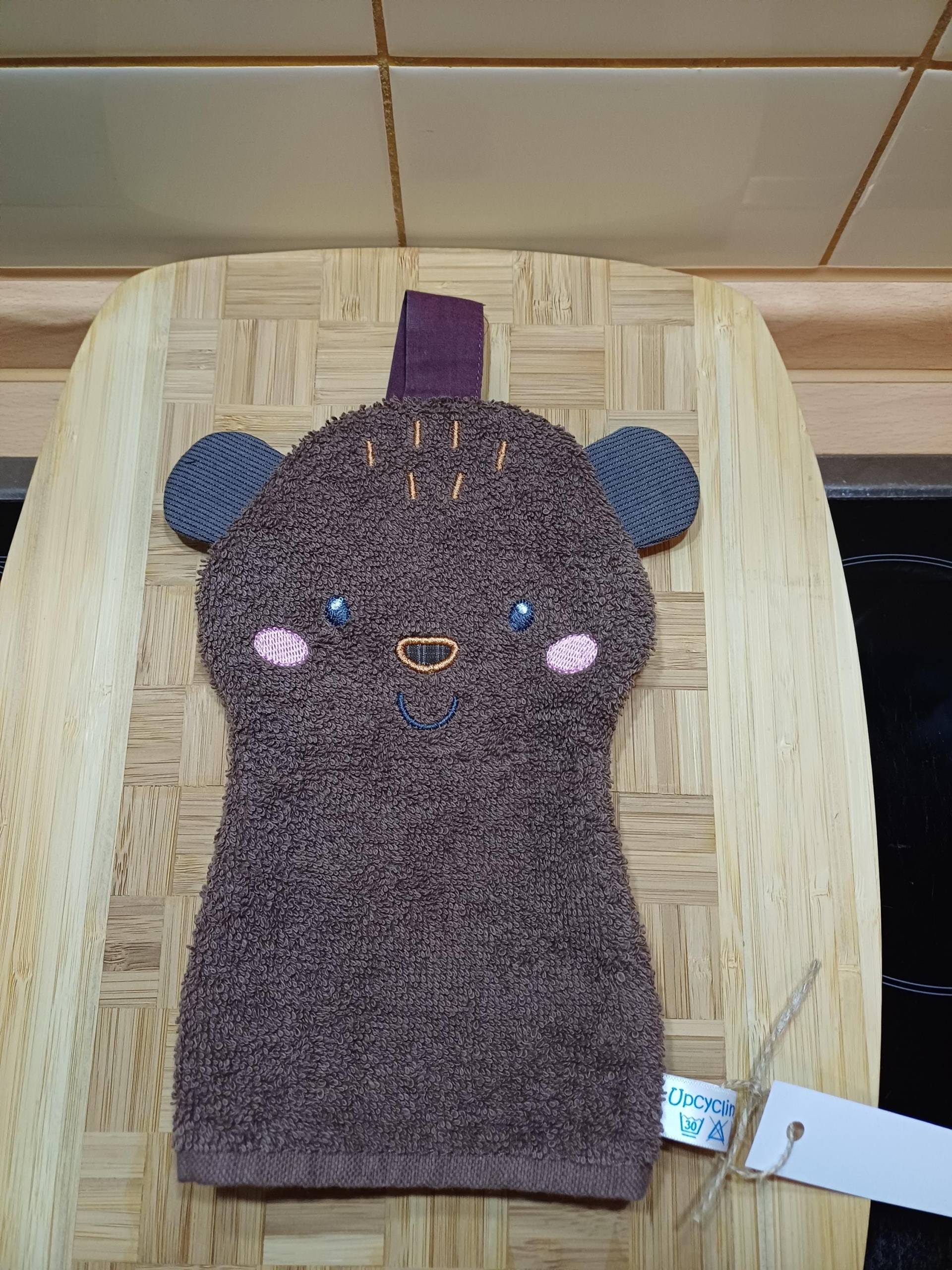 Tier-Waschlappen Bär Braun - Upcycling Unikat Handarbeit #585 Tier-Waschlappen Bär Braun - Upcycling Unikat Handarbeit #585 von Etsy - UpcyclingbyPaMue