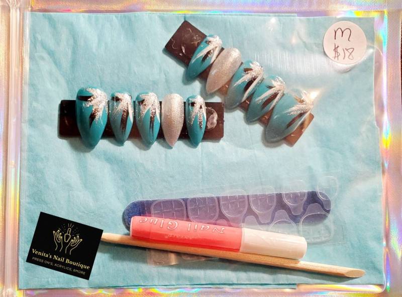 Personalisiertes Press On Nail Set von Etsy - VenitasNailBoutique