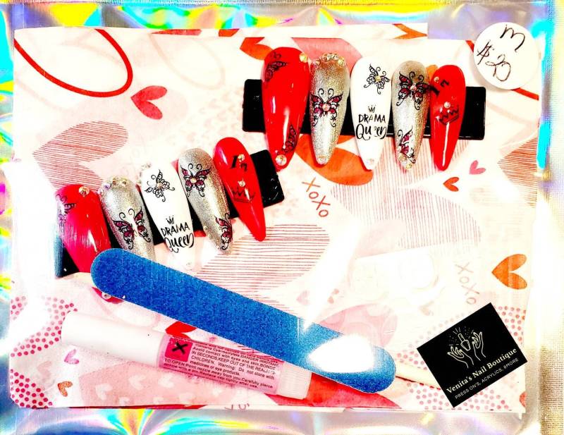 Personalisiertes Press On Nail Set von Etsy - VenitasNailBoutique